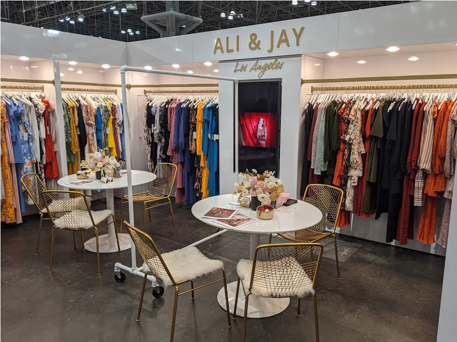 Rental booth system with reusable structure and custom graphics